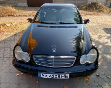 Черный Мерседес Ц-Класс, объемом двигателя 2 л и пробегом 350 тыс. км за 5500 $, фото 1 на Automoto.ua