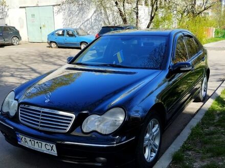 Мерседес Ц-Клас 2001 у Рівному на Automoto.ua Чорний Мерседес Ц-Клас, об'ємом двигуна 2 л та пробігом 400 тис. км за 4000 $, фото 1 на Automoto.ua