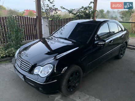 Мерседес Ц-Класс 2001 в Рогатине на Automoto.ua Черный Мерседес Ц-Класс, объемом двигателя 2.2 л и пробегом 400 тыс. км за 3800 $, фото 1 на Automoto.ua