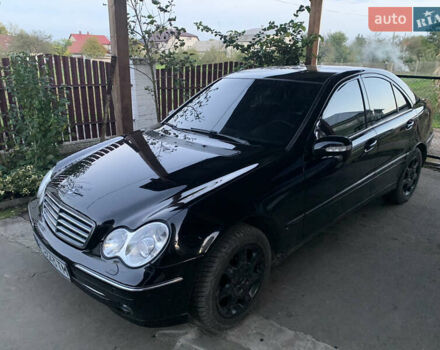 Мерседес Ц-Класс 2001 в Рогатине на Automoto.ua Черный Мерседес Ц-Класс, объемом двигателя 2.2 л и пробегом 400 тыс. км за 3800 $, фото 1 на Automoto.ua