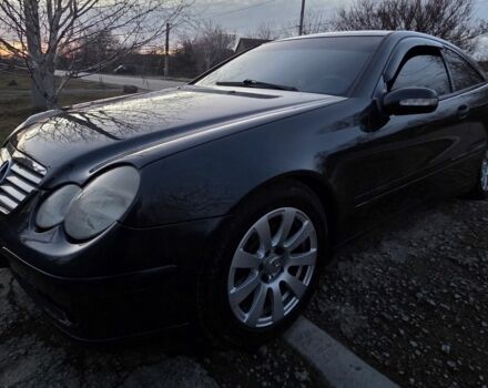 Черный Мерседес Ц-Класс, объемом двигателя 2 л и пробегом 207 тыс. км за 6000 $, фото 1 на Automoto.ua