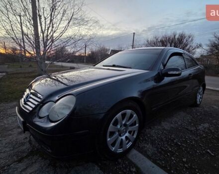 Черный Мерседес Ц-Класс, объемом двигателя 2 л и пробегом 207 тыс. км за 6000 $, фото 1 на Automoto.ua