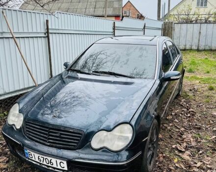 Черный Мерседес Ц-Класс, объемом двигателя 2.7 л и пробегом 400 тыс. км за 4200 $, фото 1 на Automoto.ua