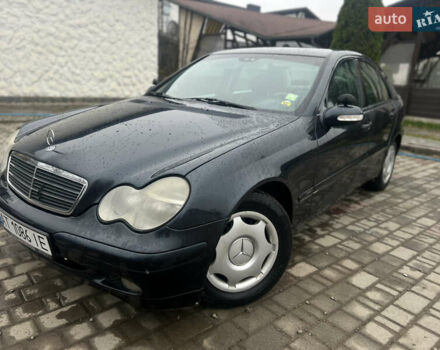 Черный Мерседес Ц-Класс, объемом двигателя 2.15 л и пробегом 430 тыс. км за 3650 $, фото 1 на Automoto.ua