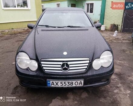 Черный Мерседес Ц-Класс, объемом двигателя 1.8 л и пробегом 350 тыс. км за 5000 $, фото 1 на Automoto.ua