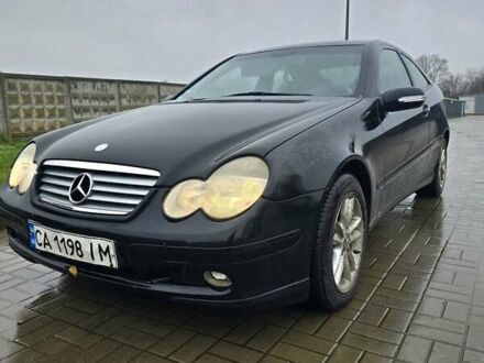 Черный Мерседес Ц-Класс, объемом двигателя 1.8 л и пробегом 300 тыс. км за 3300 $, фото 1 на Automoto.ua