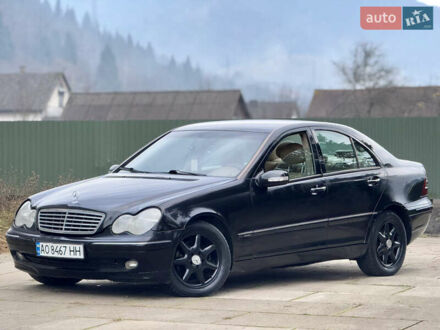 Черный Мерседес Ц-Класс, объемом двигателя 2.2 л и пробегом 400 тыс. км за 3600 $, фото 1 на Automoto.ua