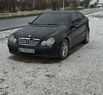 Черный Мерседес Ц-Класс, объемом двигателя 2.1 л и пробегом 450 тыс. км за 6500 $, фото 1 на Automoto.ua