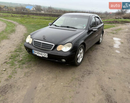 Черный Мерседес Ц-Класс, объемом двигателя 2.2 л и пробегом 300 тыс. км за 5000 $, фото 1 на Automoto.ua