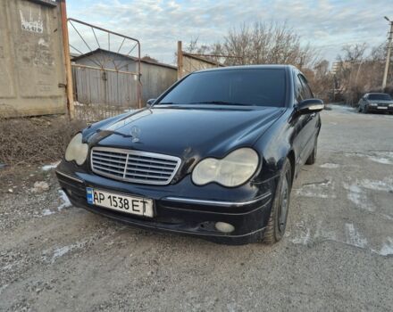 Черный Мерседес Ц-Класс, объемом двигателя 1.8 л и пробегом 298 тыс. км за 3600 $, фото 1 на Automoto.ua