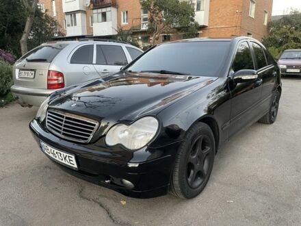 Чорний Мерседес Ц-Клас, об'ємом двигуна 2 л та пробігом 350 тис. км за 4300 $, фото 1 на Automoto.ua