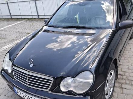 Черный Мерседес Ц-Класс, объемом двигателя 1.8 л и пробегом 300 тыс. км за 4000 $, фото 1 на Automoto.ua