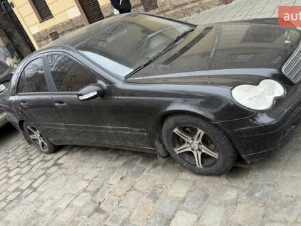 Черный Мерседес Ц-Класс, объемом двигателя 1.8 л и пробегом 372 тыс. км за 4200 $, фото 1 на Automoto.ua