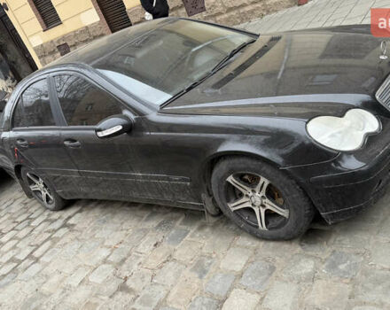 Черный Мерседес Ц-Класс, объемом двигателя 1.8 л и пробегом 372 тыс. км за 4200 $, фото 1 на Automoto.ua
