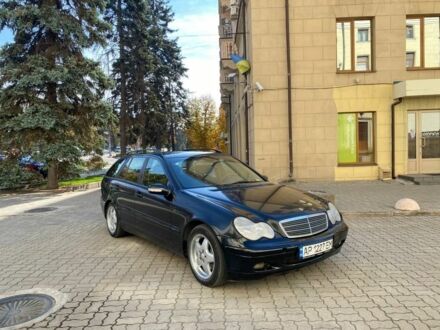 Черный Мерседес Ц-Класс, объемом двигателя 2.2 л и пробегом 250 тыс. км за 2950 $, фото 1 на Automoto.ua