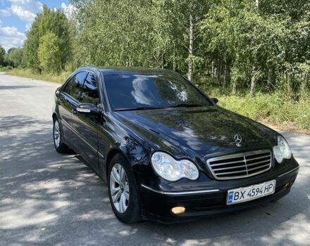 Черный Мерседес Ц-Класс, объемом двигателя 2.1 л и пробегом 300 тыс. км за 3999 $, фото 1 на Automoto.ua