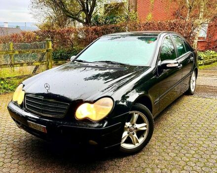 Черный Мерседес Ц-Класс, объемом двигателя 1.8 л и пробегом 287 тыс. км за 4300 $, фото 1 на Automoto.ua