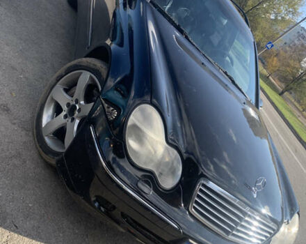 Черный Мерседес Ц-Класс, объемом двигателя 2.69 л и пробегом 275 тыс. км за 4800 $, фото 1 на Automoto.ua