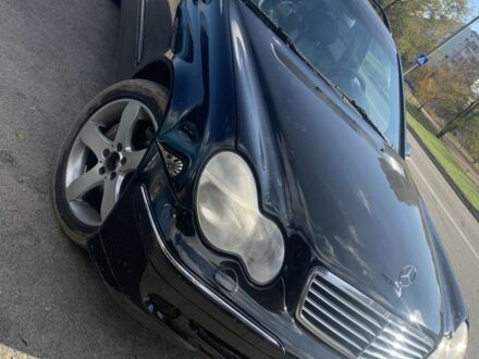 Чорний Мерседес Ц-Клас, об'ємом двигуна 2.7 л та пробігом 300 тис. км за 5300 $, фото 1 на Automoto.ua