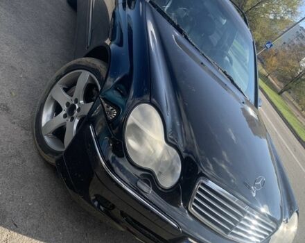 Черный Мерседес Ц-Класс, объемом двигателя 2.7 л и пробегом 300 тыс. км за 5300 $, фото 1 на Automoto.ua