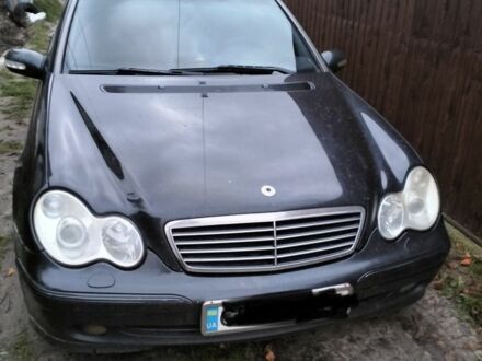 Мерседес Ц-Класс 2003 в Чернигове на Automoto.ua Черный Мерседес Ц-Класс, объемом двигателя 2.7 л и пробегом 445 тыс. км за 3800 $, фото 1 на Automoto.ua
