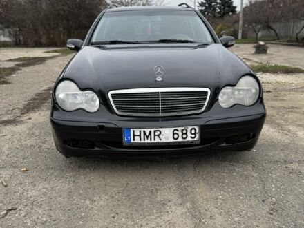 Черный Мерседес Ц-Класс, объемом двигателя 2.2 л и пробегом 400 тыс. км за 2200 $, фото 1 на Automoto.ua