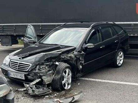 Черный Мерседес Ц-Класс, объемом двигателя 2.15 л и пробегом 280 тыс. км за 3500 $, фото 1 на Automoto.ua
