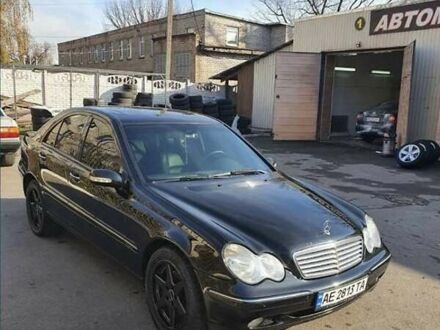 Мерседес Ц-Класс 2003 в Кривом Роге на Automoto.ua Черный Мерседес Ц-Класс, объемом двигателя 2.7 л и пробегом 330 тыс. км за 4500 $, фото 1 на Automoto.ua