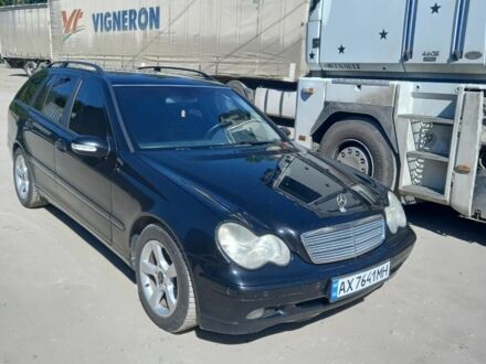 Черный Мерседес Ц-Класс, объемом двигателя 2.7 л и пробегом 400 тыс. км за 5000 $, фото 1 на Automoto.ua