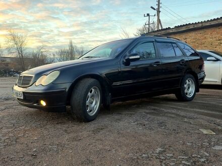 Черный Мерседес Ц-Класс, объемом двигателя 1.8 л и пробегом 350 тыс. км за 3800 $, фото 1 на Automoto.ua