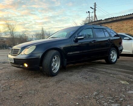 Черный Мерседес Ц-Класс, объемом двигателя 1.8 л и пробегом 350 тыс. км за 3800 $, фото 1 на Automoto.ua