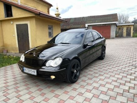 Мерседес Ц-Класс 2003 в Хусте на Automoto.ua Черный Мерседес Ц-Класс, объемом двигателя 2.1 л и пробегом 188 тыс. км за 5750 $, фото 1 на Automoto.ua