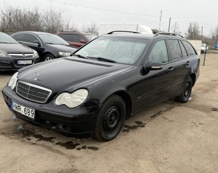 Черный Мерседес Ц-Класс, объемом двигателя 2.2 л и пробегом 350 тыс. км за 1325 $, фото 1 на Automoto.ua