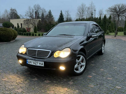 Черный Мерседес Ц-Класс, объемом двигателя 1.8 л и пробегом 251 тыс. км за 3900 $, фото 1 на Automoto.ua