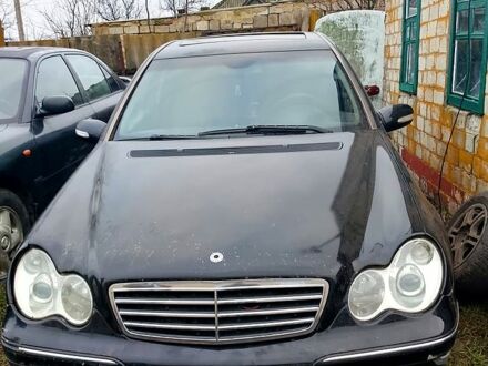Чорний Мерседес Ц-Клас, об'ємом двигуна 3.2 л та пробігом 167 тис. км за 5500 $, фото 1 на Automoto.ua