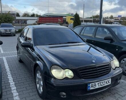 Черный Мерседес Ц-Класс, объемом двигателя 1.8 л и пробегом 230 тыс. км за 5900 $, фото 1 на Automoto.ua