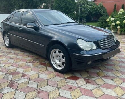 Чорний Мерседес Ц-Клас, об'ємом двигуна 2.2 л та пробігом 320 тис. км за 5300 $, фото 1 на Automoto.ua