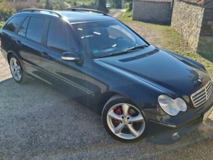Черный Мерседес Ц-Класс, объемом двигателя 1.8 л и пробегом 300 тыс. км за 6200 $, фото 1 на Automoto.ua
