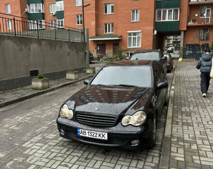 Черный Мерседес Ц-Класс, объемом двигателя 1.8 л и пробегом 280 тыс. км за 5700 $, фото 1 на Automoto.ua