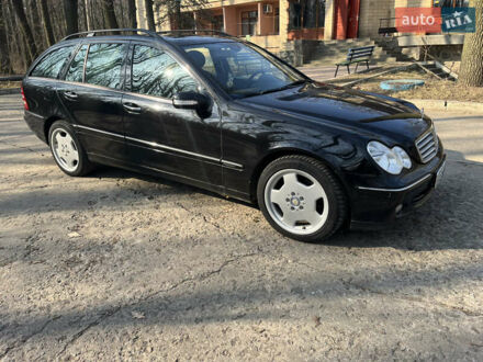 Мерседес Ц-Класс 2005 в Ладыжин на Automoto.ua Черный Мерседес Ц-Класс, объемом двигателя 3 л и пробегом 330 тыс. км за 4999 $, фото 1 на Automoto.ua