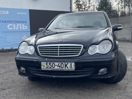 Черный Мерседес Ц-Класс, объемом двигателя 1.8 л и пробегом 218 тыс. км за 5500 $, фото 1 на Automoto.ua