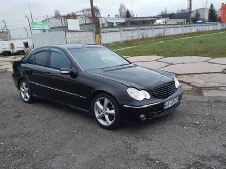 Черный Мерседес Ц-Класс, объемом двигателя 1.8 л и пробегом 390 тыс. км за 4700 $, фото 1 на Automoto.ua