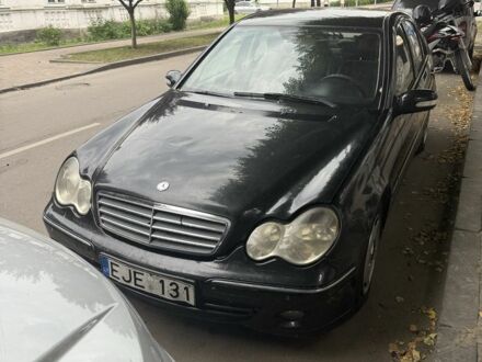 Мерседес Ц-Класс 2005 в Ровно на Automoto.ua Черный Мерседес Ц-Класс, объемом двигателя 2.2 л и пробегом 357 тыс. км за 1700 $, фото 1 на Automoto.ua
