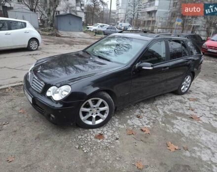Черный Мерседес Ц-Класс, объемом двигателя 2.15 л и пробегом 415 тыс. км за 5500 $, фото 1 на Automoto.ua