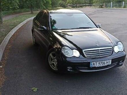 Мерседес Ц-Клас 2006 у Покров (Орджонікідзе) на Automoto.ua Чорний Мерседес Ц-Клас, об'ємом двигуна 2.15 л та пробігом 310 тис. км за 7300 $, фото 1 на Automoto.ua