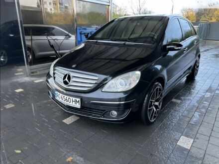 Черный Мерседес Ц-Класс, объемом двигателя 2 л и пробегом 295 тыс. км за 5600 $, фото 1 на Automoto.ua