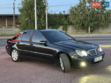 Мерседес Ц-Клас 2006 у Рівному на Automoto.ua Чорний Мерседес Ц-Клас, об'ємом двигуна 2.2 л та пробігом 328 тис. км за 6900 $, фото 1 на Automoto.ua