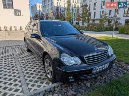 Мерседес Ц-Класс 2006 в Ужгороде на Automoto.ua Черный Мерседес Ц-Класс, объемом двигателя 2.15 л и пробегом 283 тыс. км за 6900 $, фото 1 на Automoto.ua