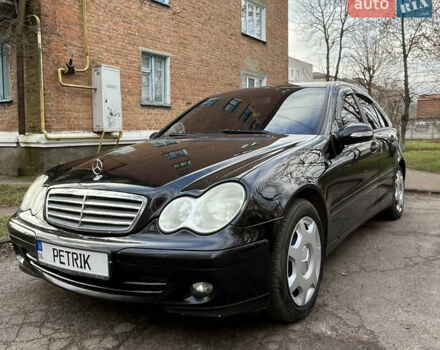Черный Мерседес Ц-Класс, объемом двигателя 1.8 л и пробегом 220 тыс. км за 5333 $, фото 1 на Automoto.ua