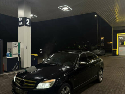 Черный Мерседес Ц-Класс, объемом двигателя 3 л и пробегом 217 тыс. км за 10800 $, фото 1 на Automoto.ua